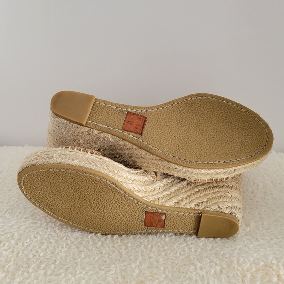 Frye Lila Feather Wedge Open Toe Suede Sandal Womens Tan Size 6 - Picture 8 of 12